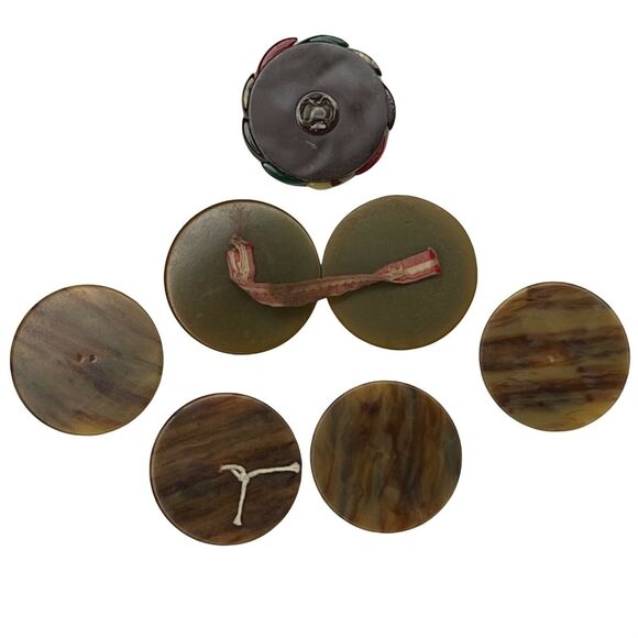 7 Vintage Coat Buttons Bakelite Celluloid Early Plastic Sewing Notions Fashion - Picture 2 of 8